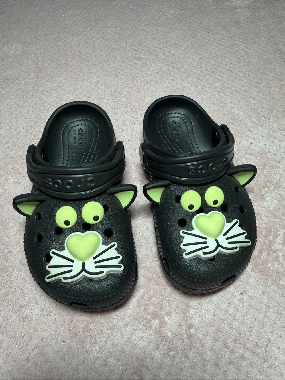 CROCS Kids Black Clog with Lime Green Cat Accents Size 8 children’s